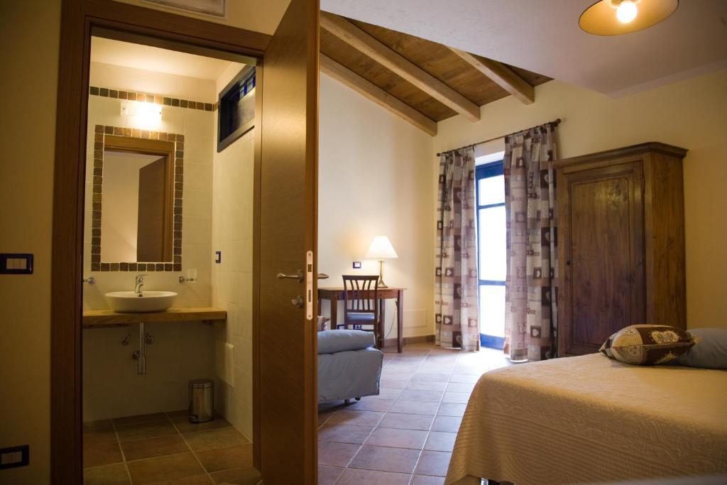 Agriturismo Bio-Ecologico Sant'Isidoro Roccaforte Mondovì Rom bilde